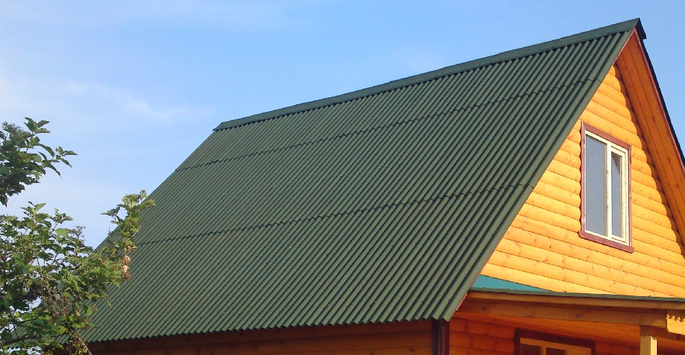 Крыша с зеленым ондулином